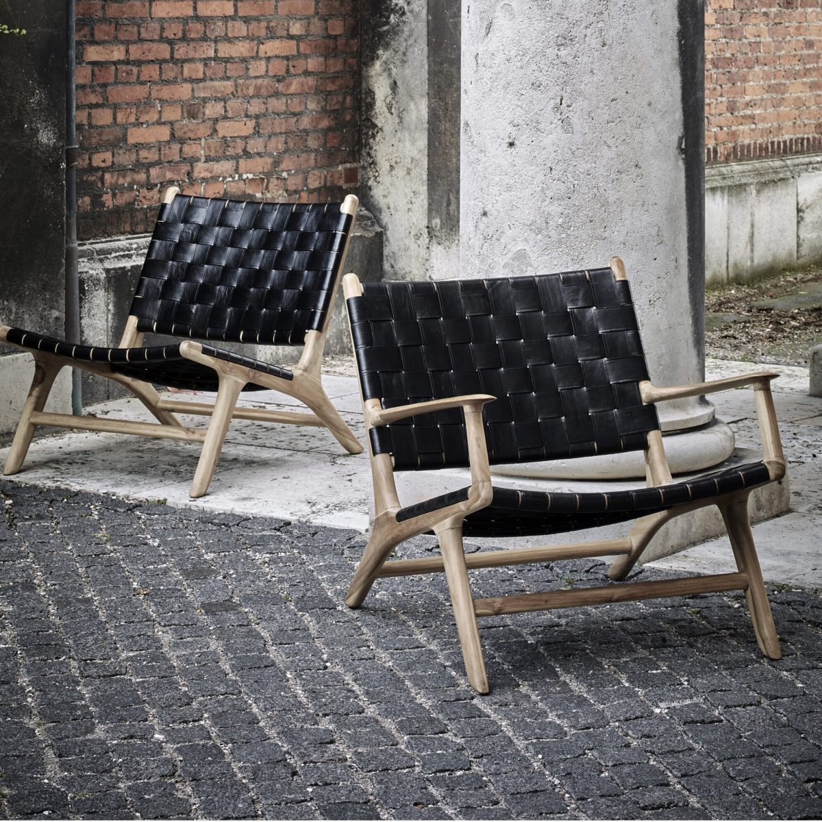 black lounge chairs Encoded black lounge chairs Encoded